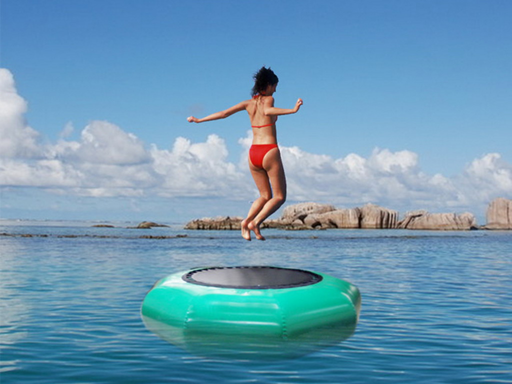 Trampoline aquatique gonflable geant WATER JUMP Ø200cm