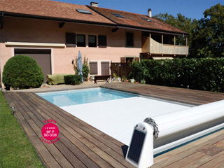 Volet automatique hors d'eau Abriblue OPEN SOLAR ENERGY coloris blanc pour piscine 3.5x7m sans escalier