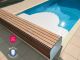 Volet automatique hors d'eau Abriblue BANC CLASSIC banc blanc lames PVC blanches pour piscine 4x8m sans escalier