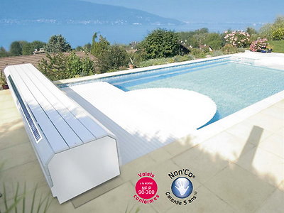 Image Volet automatique hors d'eau Abriblue BANC SOLAR ENERGY banc blanc lames PVC blanches pour piscine 6x12m sans escalier