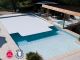 Volet automatique de securite immerge Abriblue VEESIO lames et caillebotis PVC blanc pour piscine 6x12m sans escalier