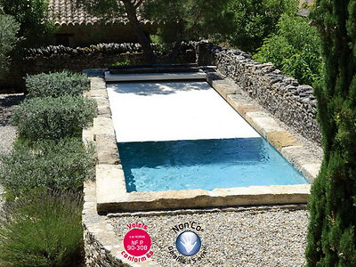 Image Volet automatique de securite immerge Abriblue IMM'AX lames et caillebotis PVC blanc pour piscine 5x10m avec escalier Ø