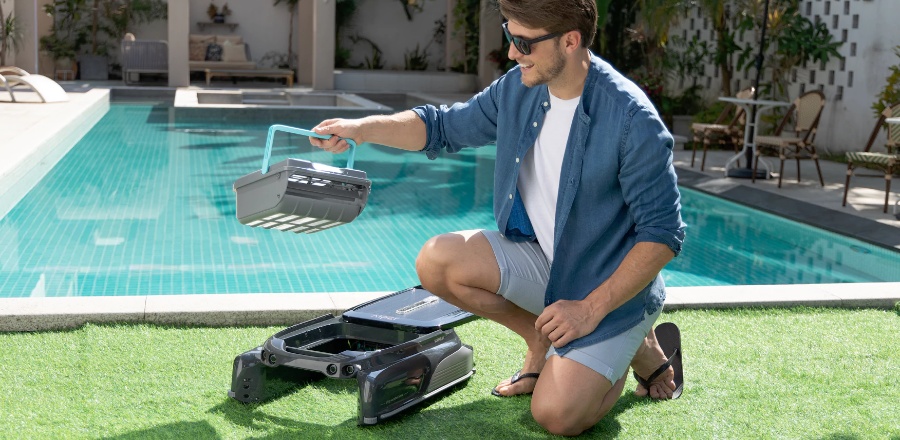 Robot de piscine Skimmer AIPER Surfer M1 sans fil a batterie - Un nettoyage efficace de la ligne d'eau de votre bassin