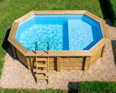 Piscine bois Altanka NEMO octogonale allongée avec plage 4,3x3m H 1,18 m liner bleu, pose sur dalle