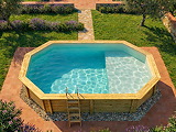 Piscine bois Altanka NEMO octogonale allongee avec plage 5,79 x 3,49m H 1,45m liner sable, pose sur dalle