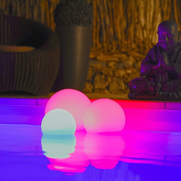 Éclairage LED multicolore pour une ambiance bassin personnalisée