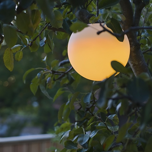 Installation polyvalente flottante, suspendue ou posée au sol