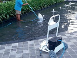Robot balai aspirateur piscine Hexagone Quick Vac Pataugeoire sans fil avec chariot - Autre vue