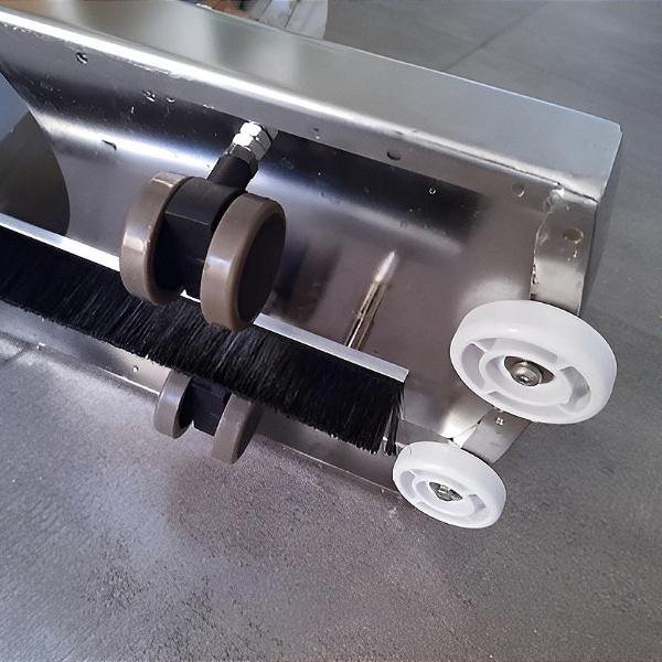 Batterie 12 V et chariot de transport : un nettoyage sans raccordement hydraulique