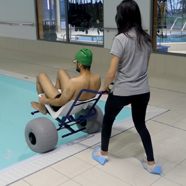 Fauteuil flottant Unikalo 50 : mise à l'eau PMR en toute autonomie