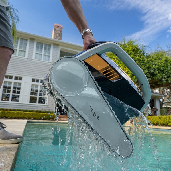 Dolphin E60i : nettoyage fond, parois et ligne d'eau pour piscines jusqu'à 15 m