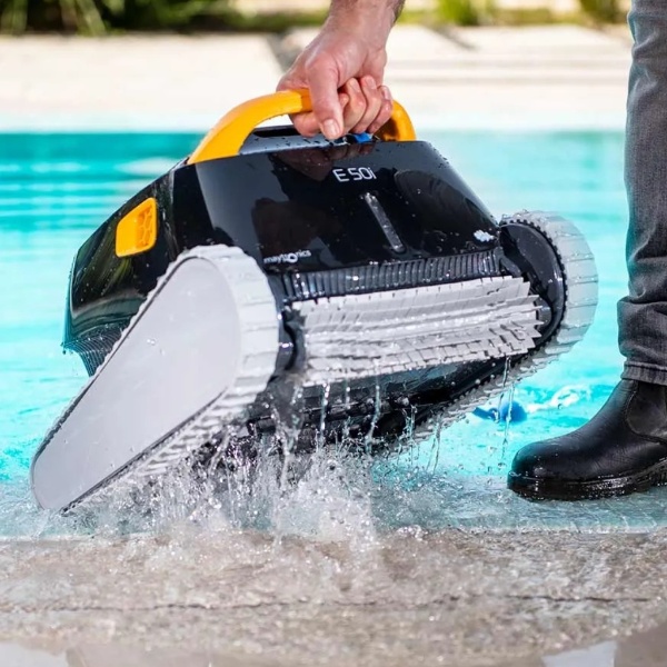 Caddy de transport, autonomie et garantie du robot Dolphin E50i