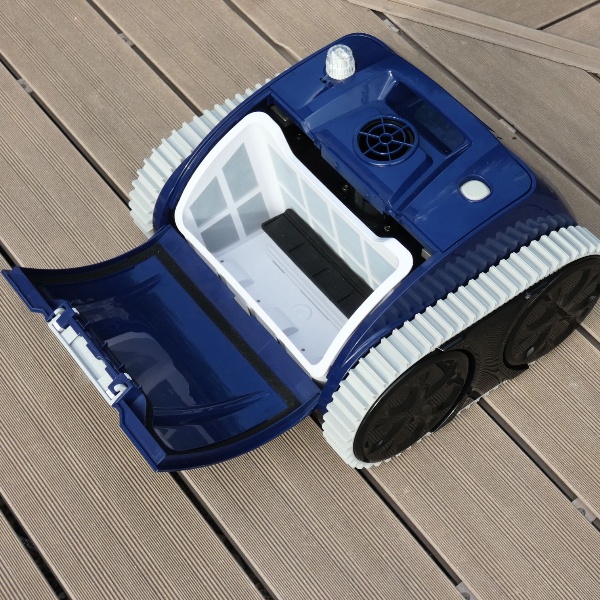 Le robot Aqualux CF200CL est livré avec :